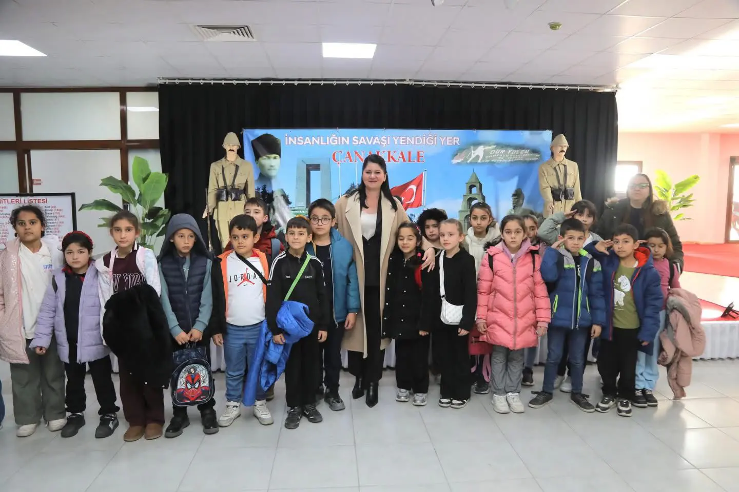 ÇANAKKALE SERGİSİNE REKOR ÖĞRENCİ ZİYARETİ